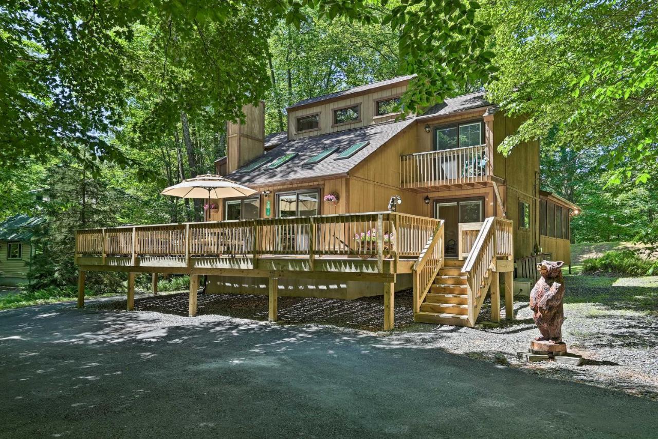 Bear Den Rustic Pocono Lake Home With Game Room! Exterior photo
