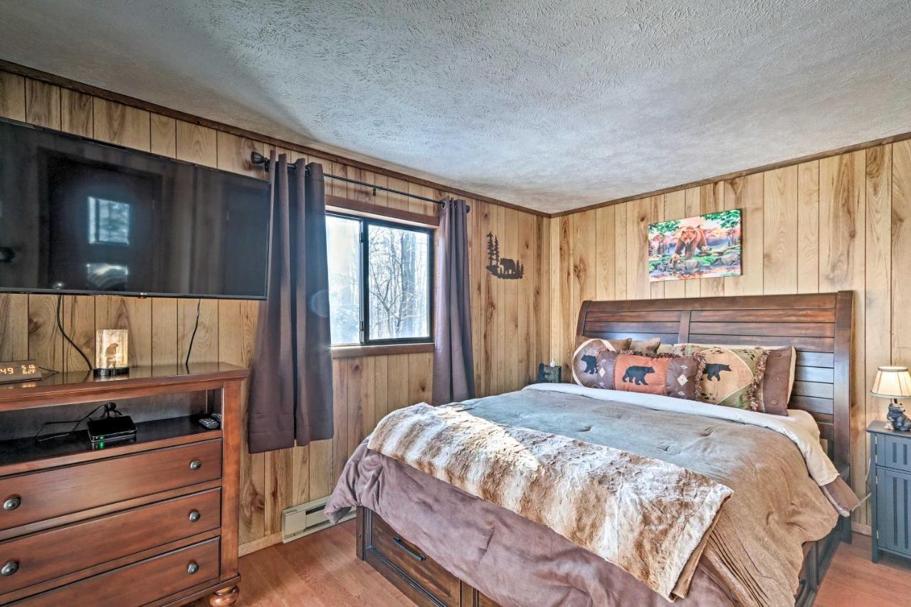 Bear Den Rustic Pocono Lake Home With Game Room! Exterior photo